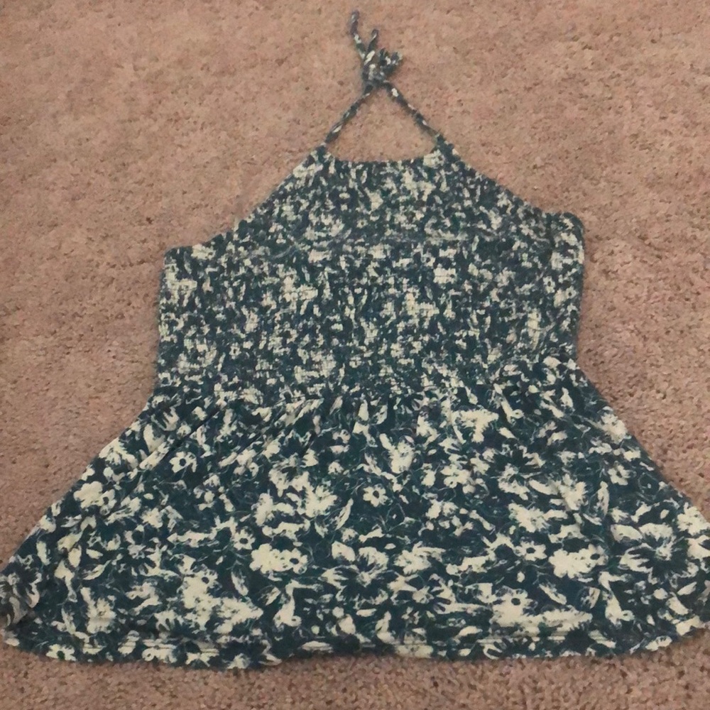 This is a green tank top and in a size extra large in women’s